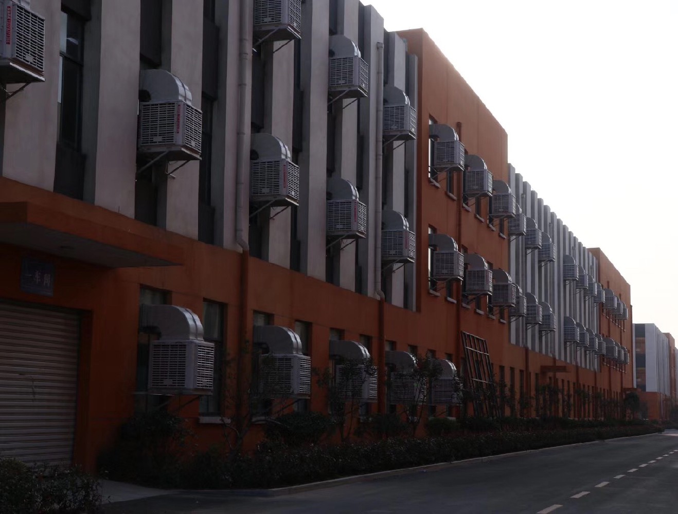 环保空调在社会的应用人员密集或使用时间短暂且需要快速降温的场